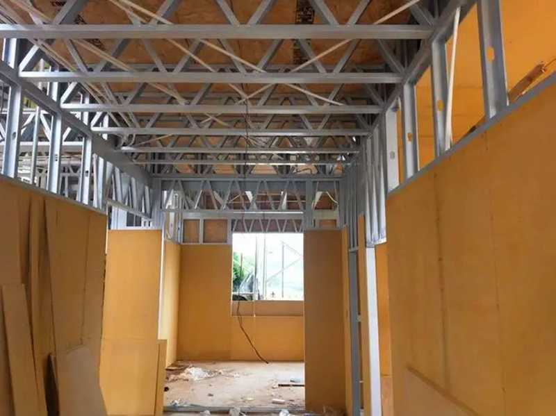 轻钢房屋建筑工人意外险的革新方程式