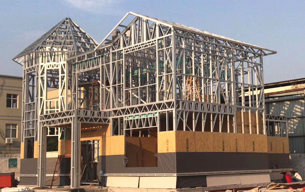 正在施工中的轻钢别墅 正在施工中的轻钢别墅