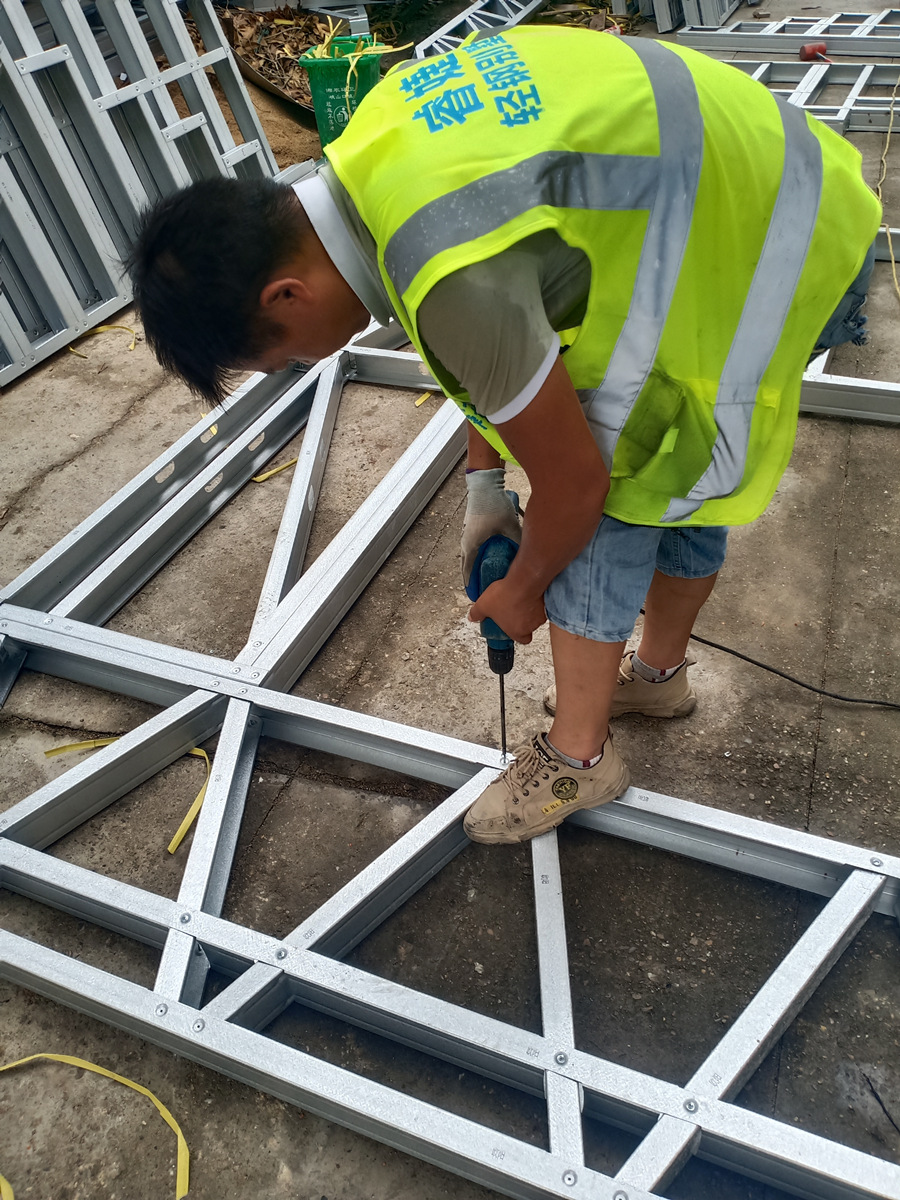 睿婕轻钢别墅人员与轻钢别墅材料展示 睿婕轻钢别墅人员与轻钢别墅材料展示