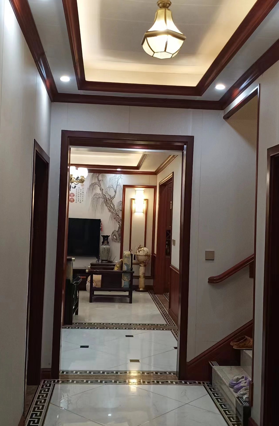 轻钢别墅室内装修用什么材料？