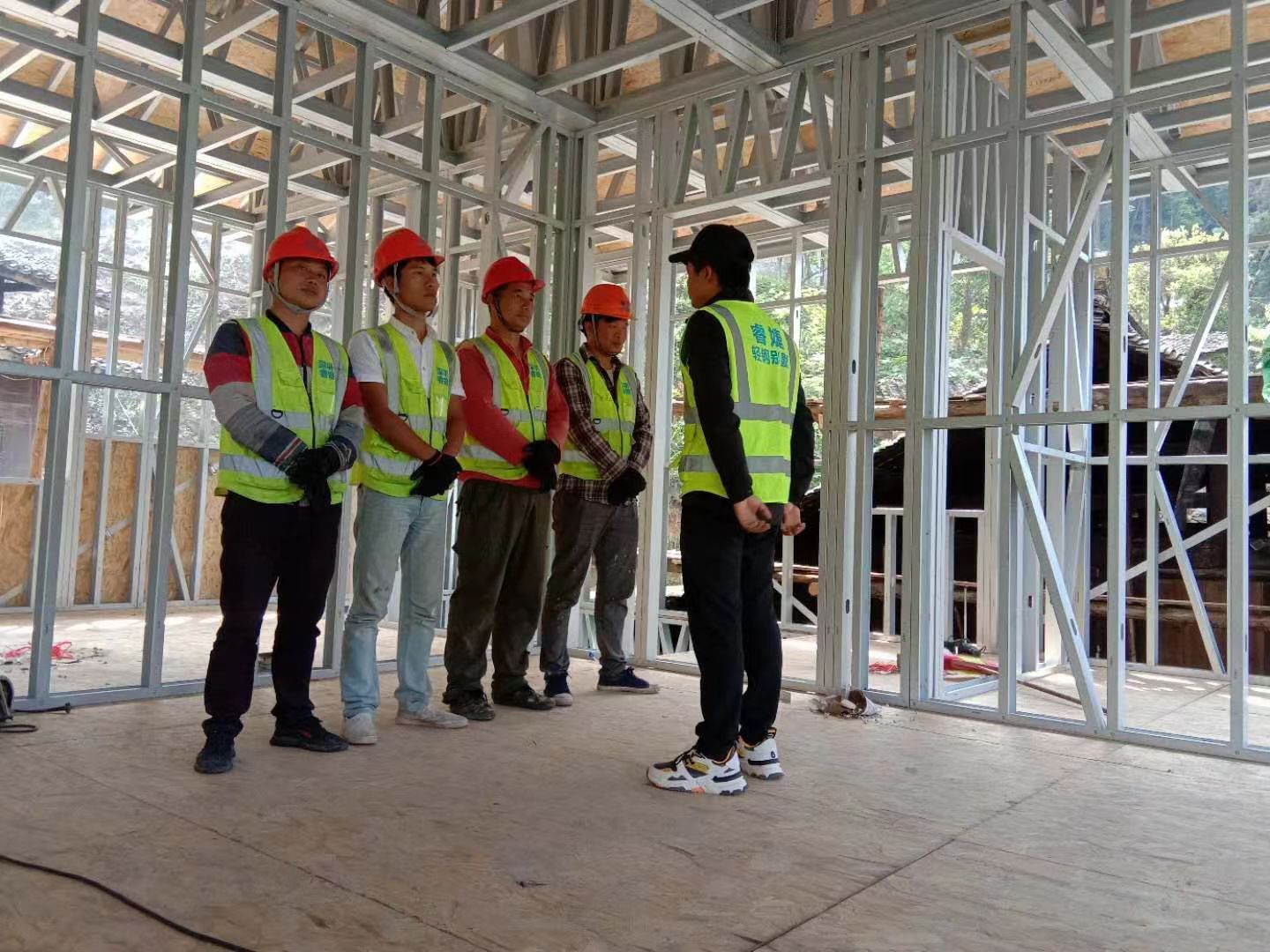 轻钢别墅是否适合用于工厂建设？