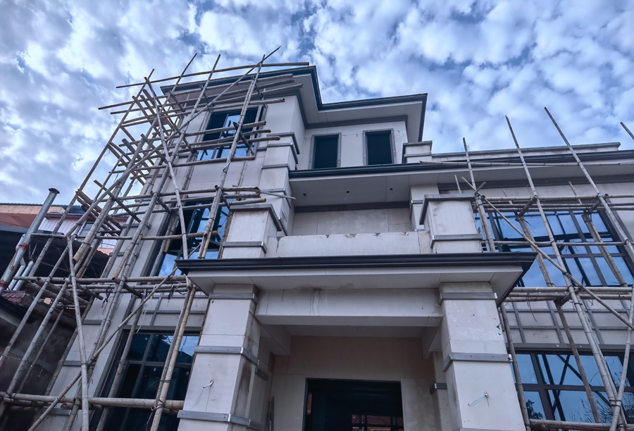 轻钢别墅的墙体会不会轻易受损？