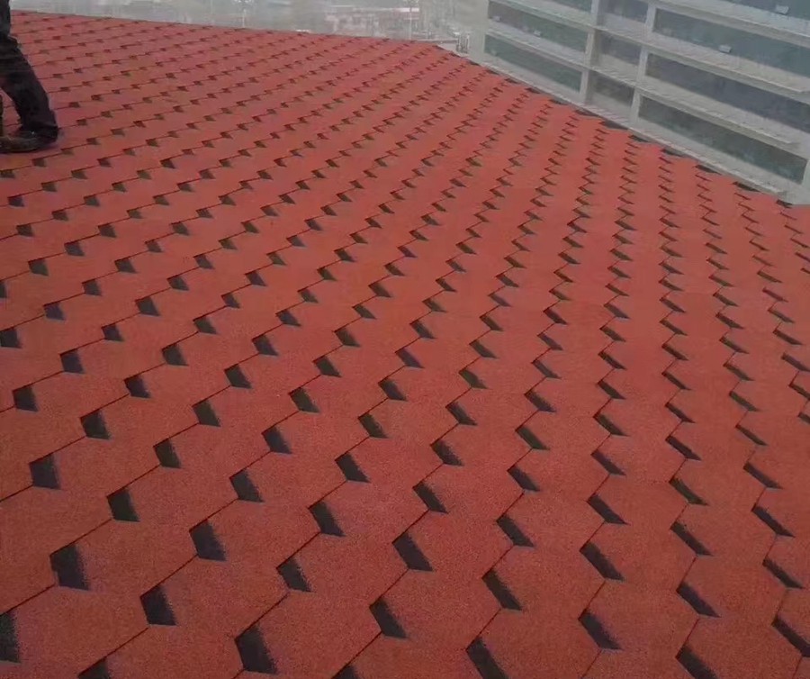 轻钢房屋的屋顶用的是什么瓦？