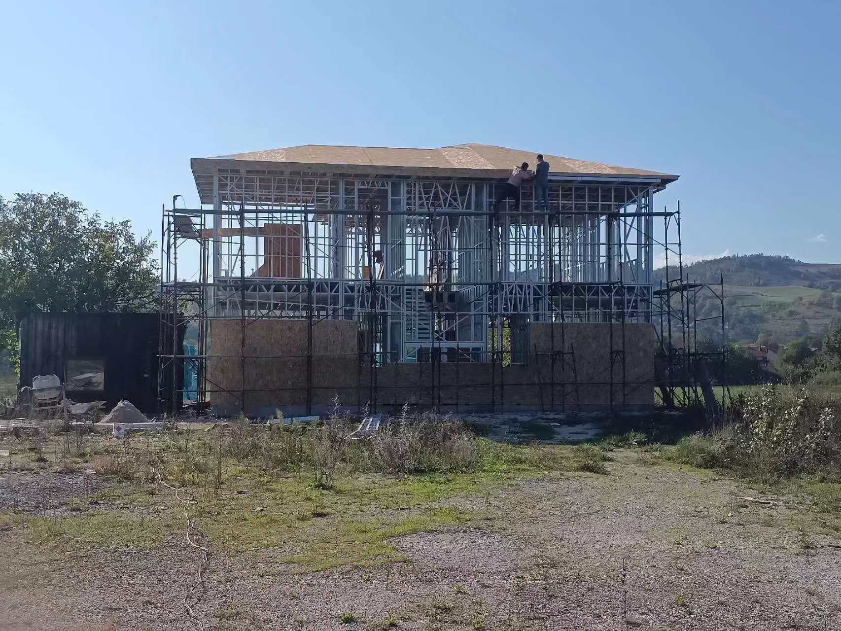 在我国一年四季当中哪个季节更适合搭建轻钢别墅呢？睿婕轻钢别墅为您解答