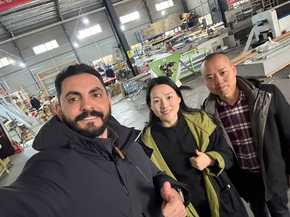 中东皇室成员、黎巴嫩华商会主席到访睿婕轻钢别墅工厂，共商非洲项目开发新蓝图